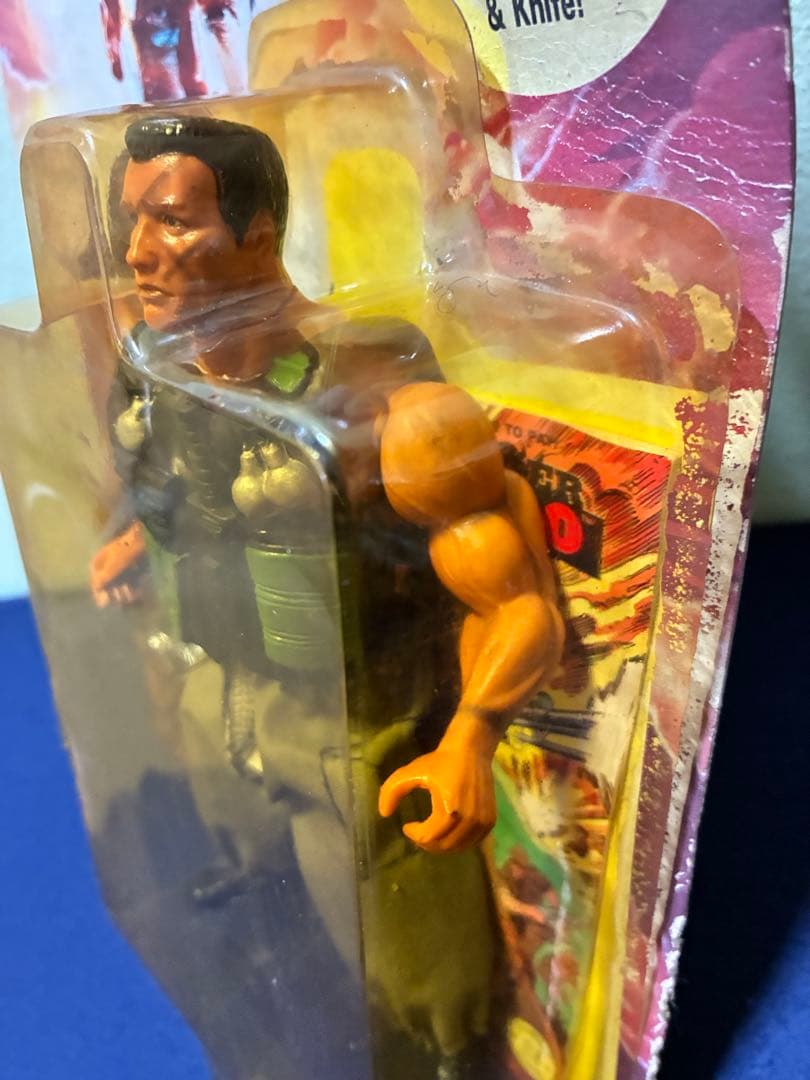 コマンドー シュワルツェネッガー アクションフィギュア コミック付き 1985年