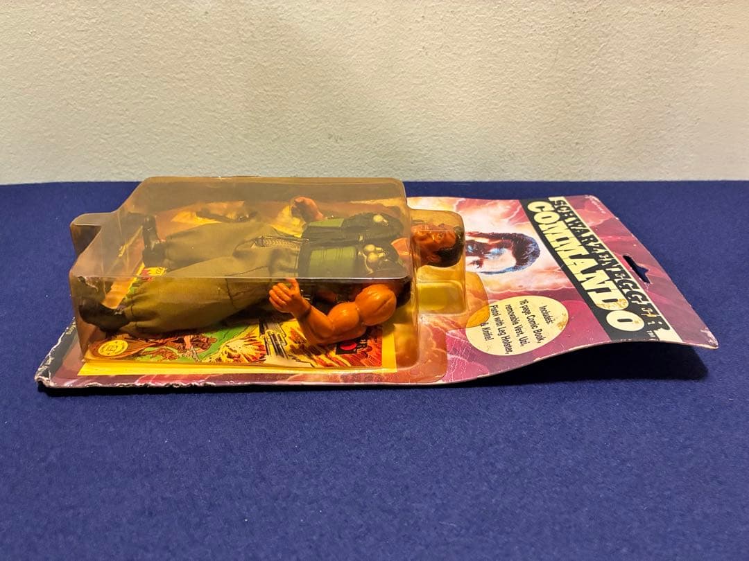 コマンドー シュワルツェネッガー アクションフィギュア コミック付き 1985年