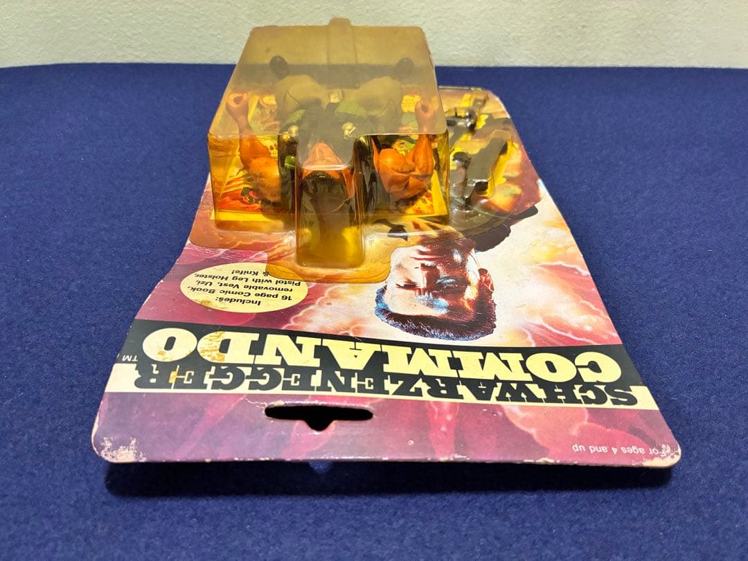 コマンドー シュワルツェネッガー アクションフィギュア コミック付き 1985年