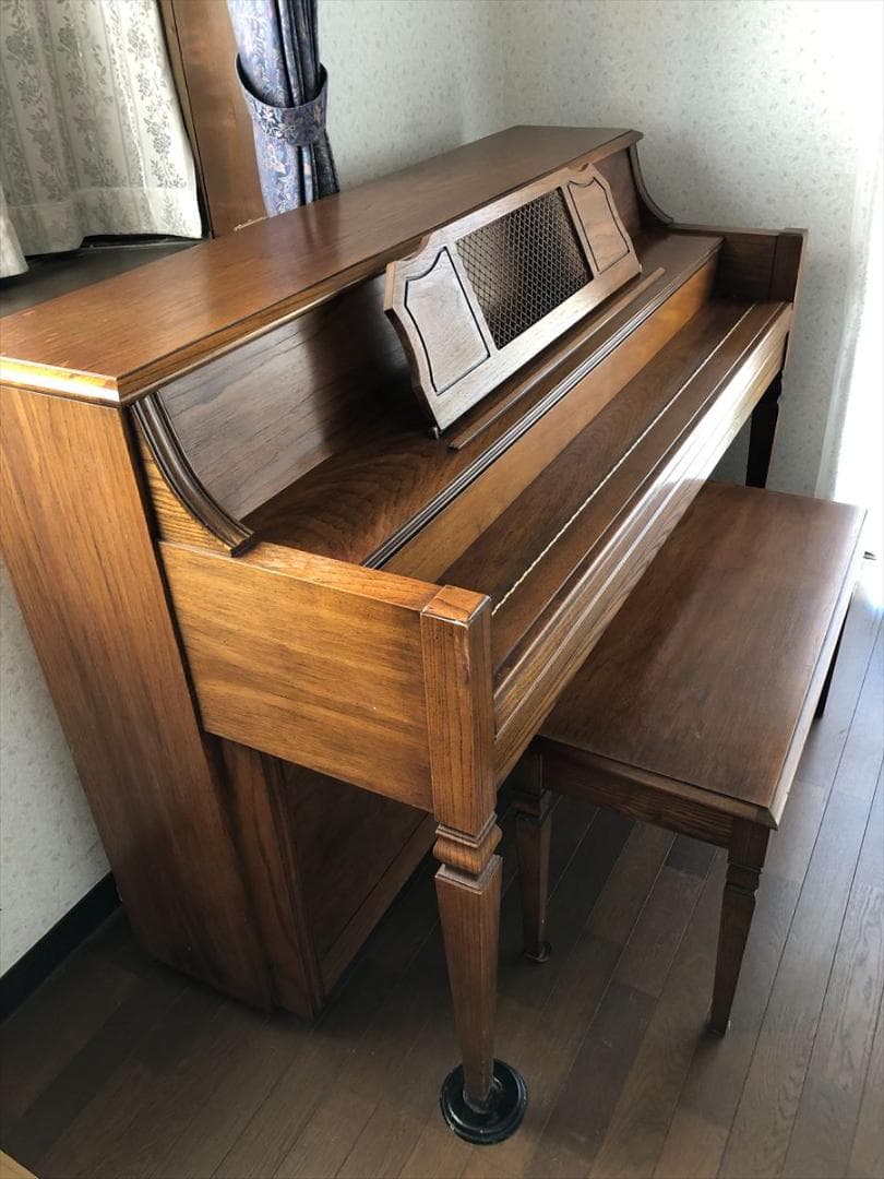 アメリカ製　アップライトピアノ　EVERETT エヴェレット　現状渡し　椅子付き