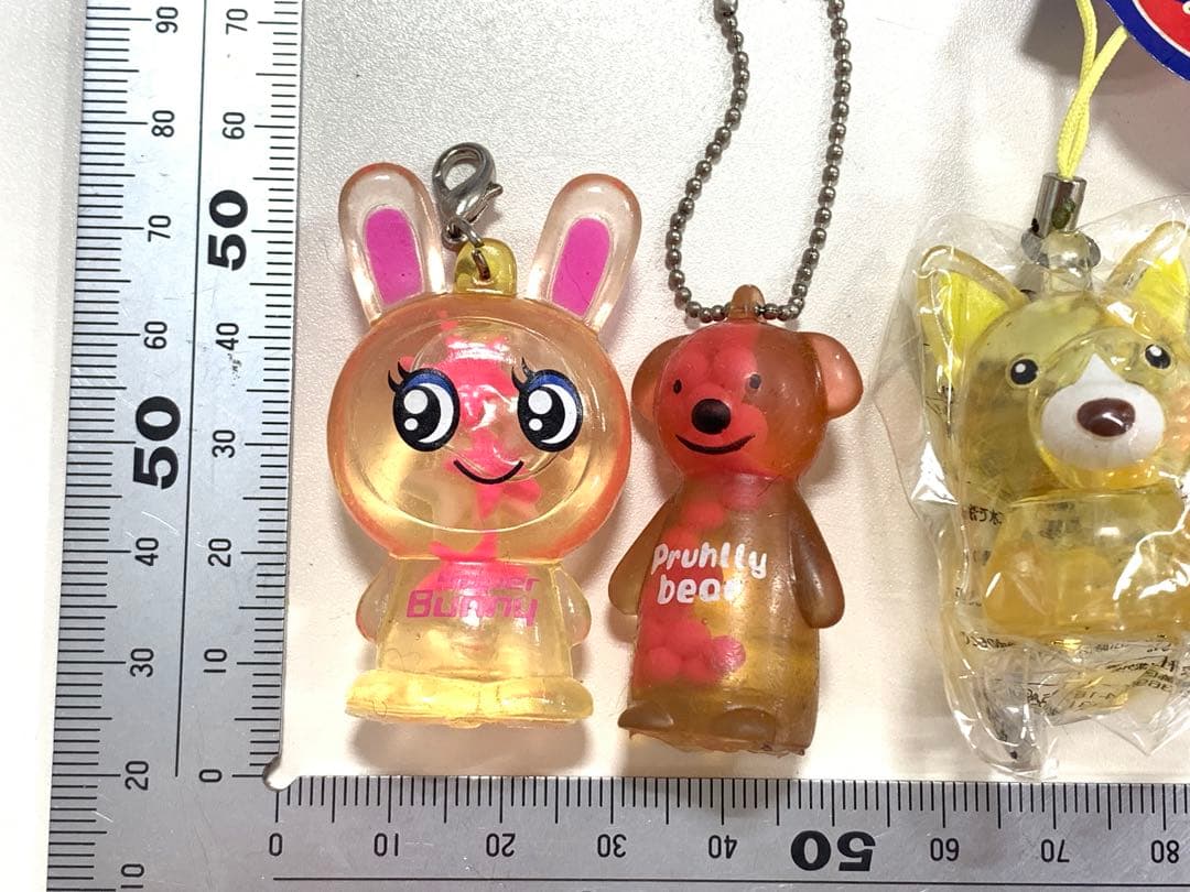 ブラックライトで光る！バニージェル　キャラクターストラップ　4体セット