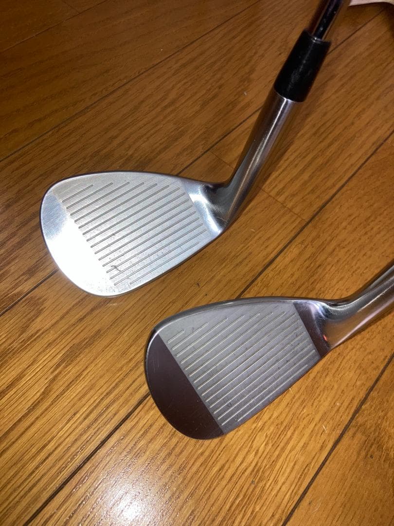 ウェッジ二本、クラブケース（サブバッグ）と練習ボール他