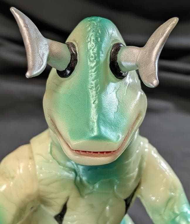 エレキング「ウルトラセブン」登場怪獣（ブルマァク復刻）蓄光版ソフビフィギュア