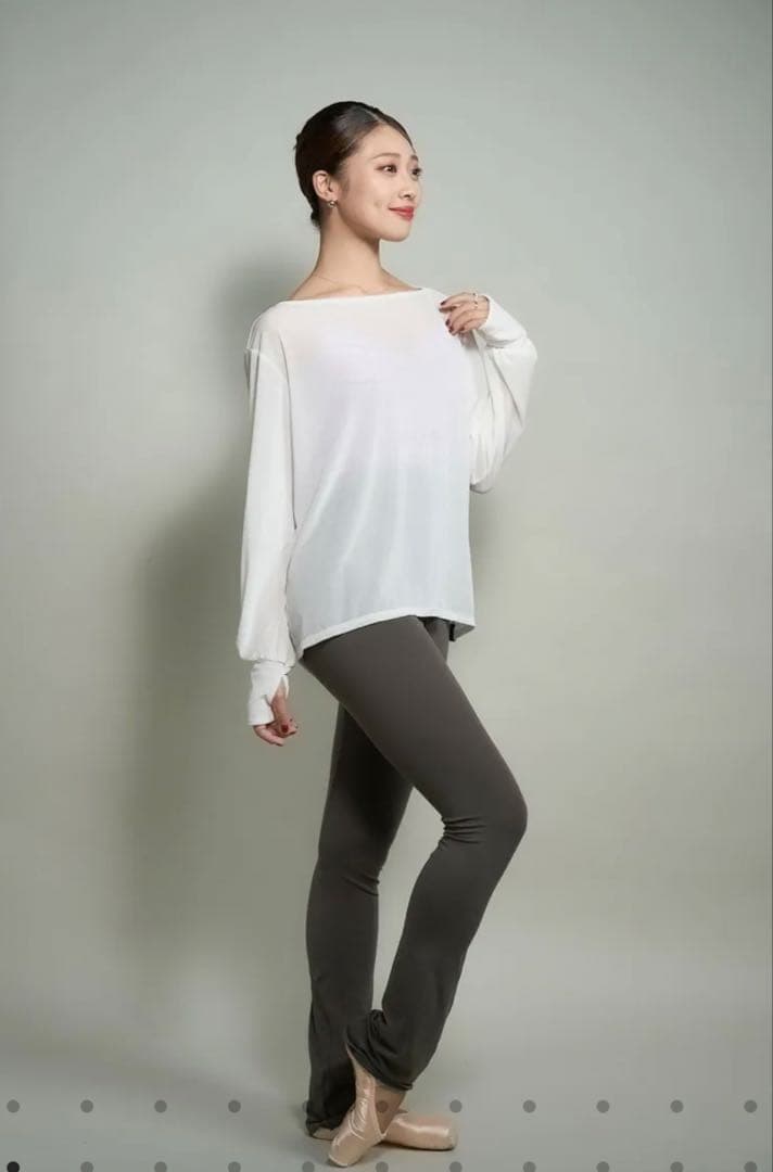 お得 新品 unoa ウノア Chill-Fit pants モスグレー S