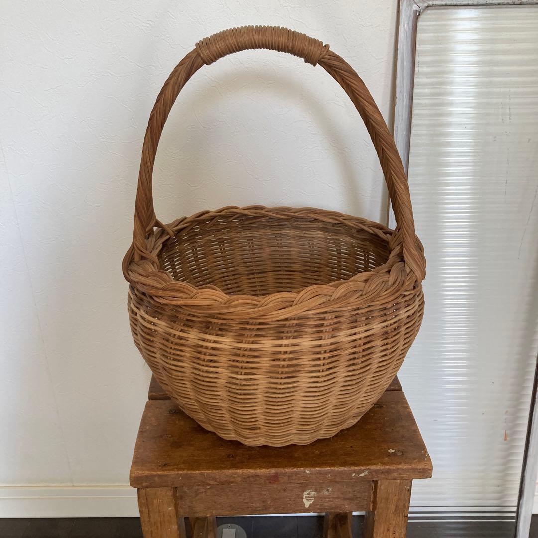 フランスパニエヴィンテージ籠　ラタン　バスケット