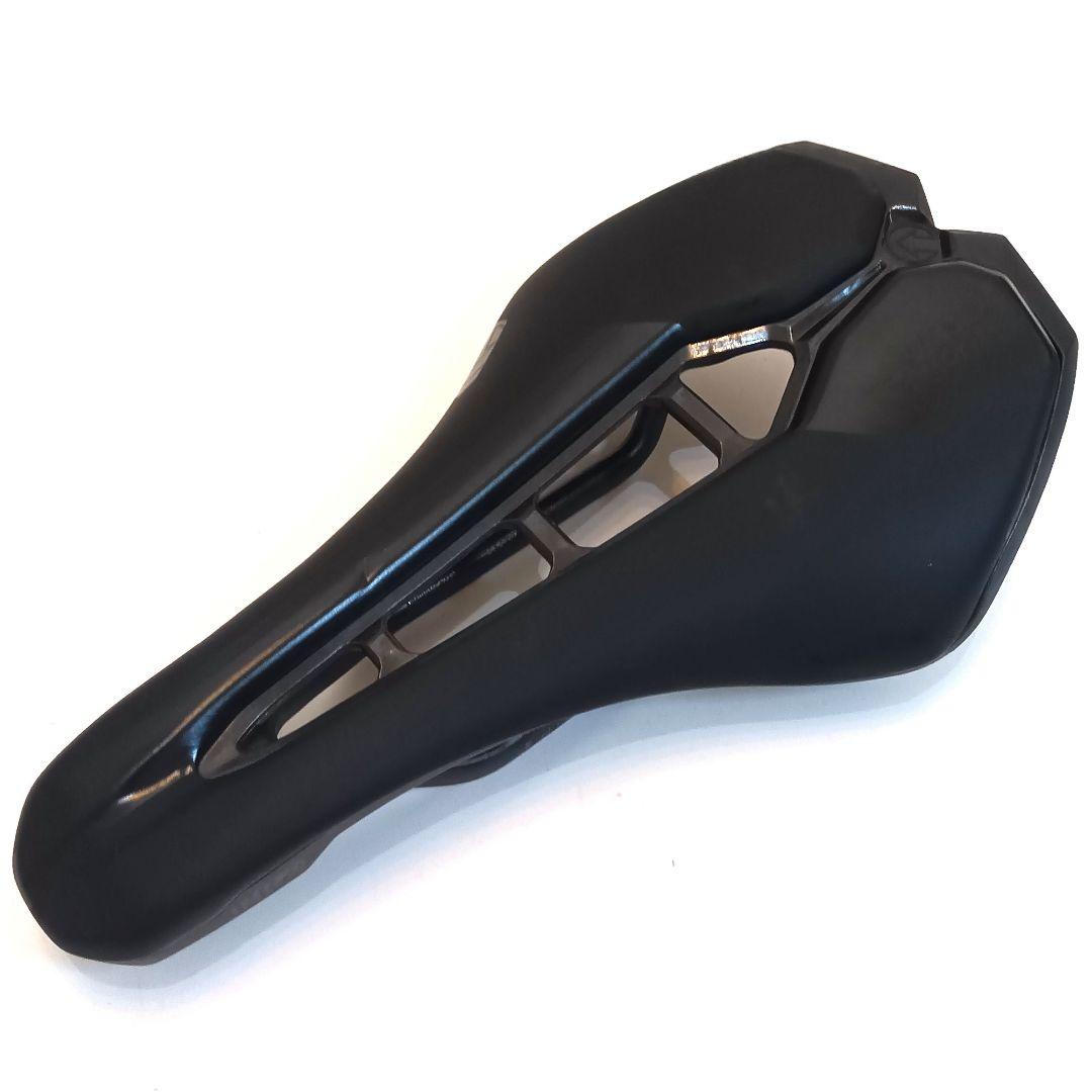 PRO Stealthチームサドル142mmカーボンレール