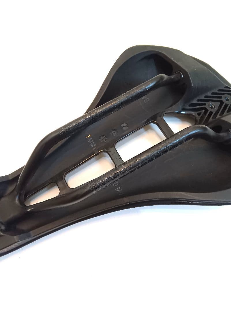 PRO Stealthチームサドル142mmカーボンレール