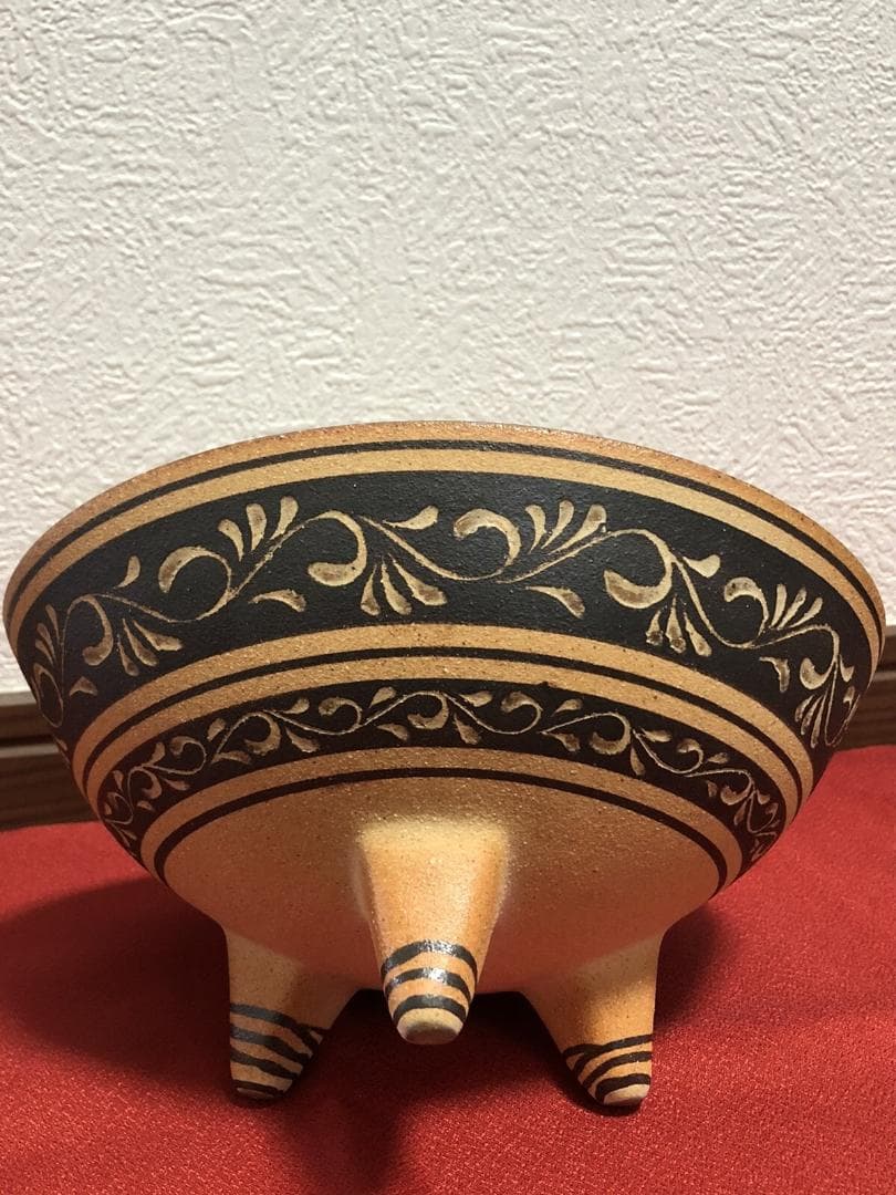 やちむん陶器ボウル 足付き　植物唐草モチーフ　沖縄　伝統工芸品　お皿食器　焼物