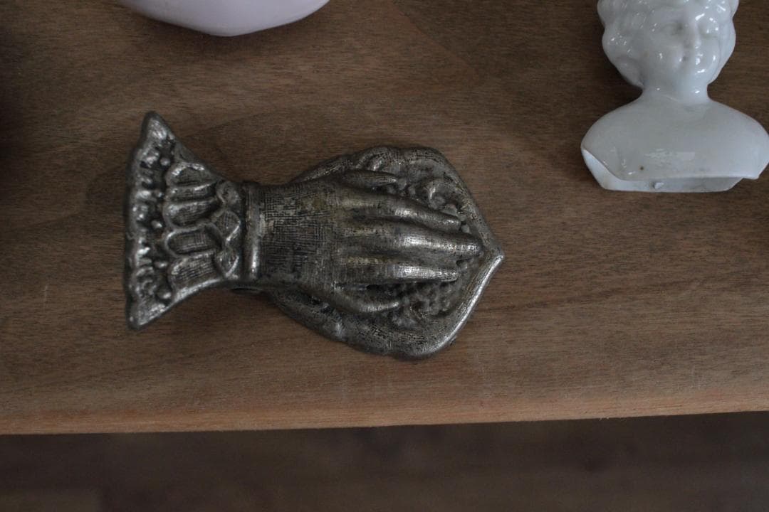 アンティークハンドモチーフクリップ・金属製