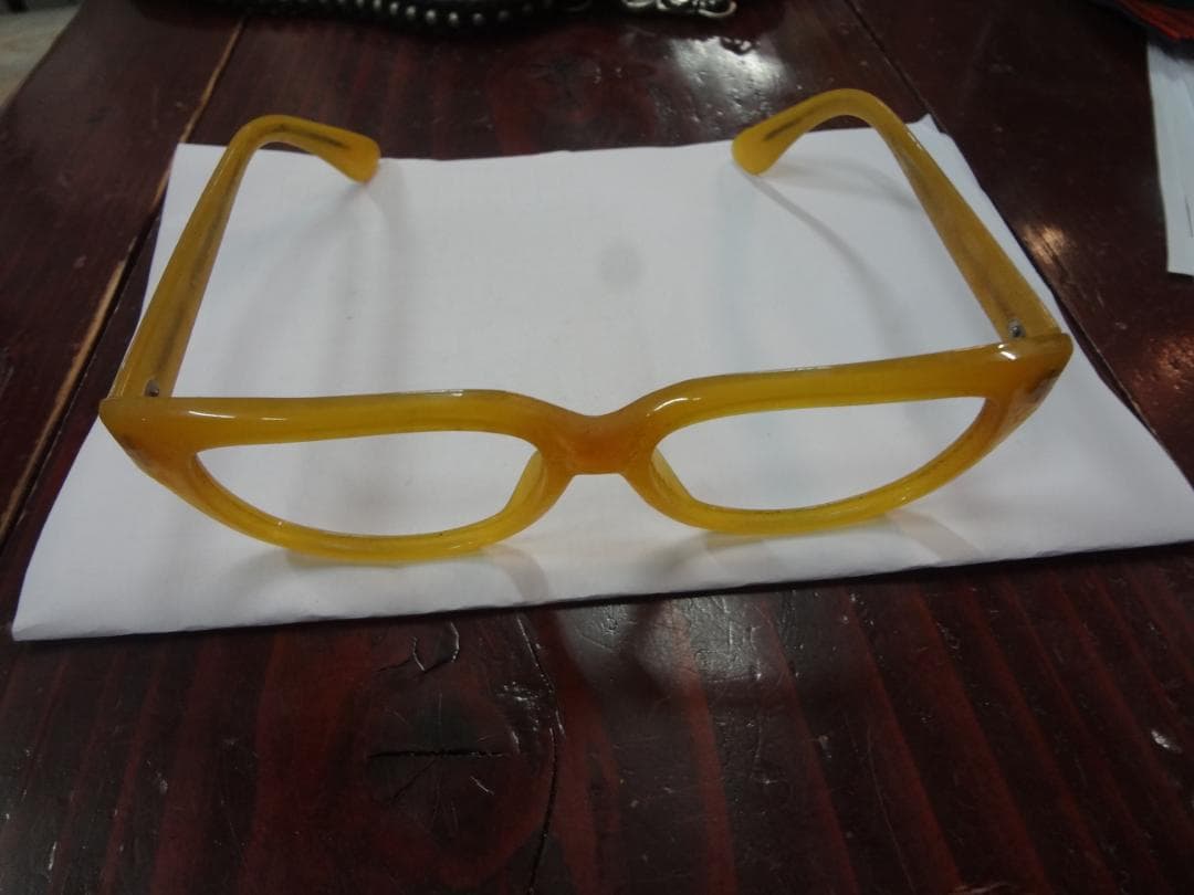 黄色い　めがねフレーム
