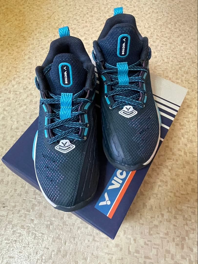 ビクター バドミントンシューズ