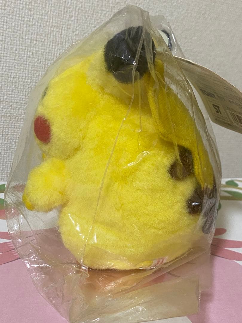 TOMY ピカチュウ　ぬいぐるみ
