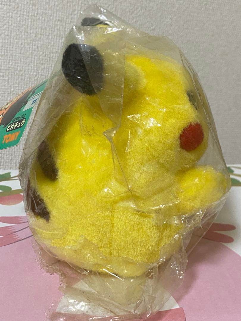 TOMY ピカチュウ　ぬいぐるみ