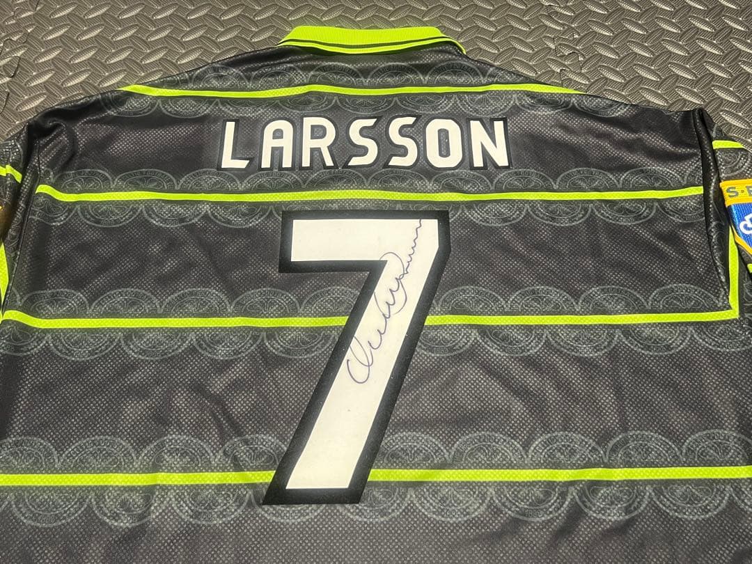 UMBRO LARSSON #7 セルティック　Celtic 直筆サイン