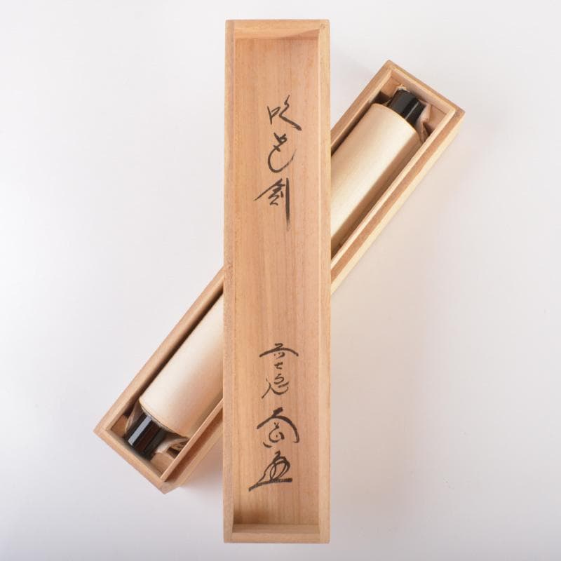 掛軸　前大徳　西垣大道筆　一行書　「吹毛剣」　兜図　共箱　C　6340A