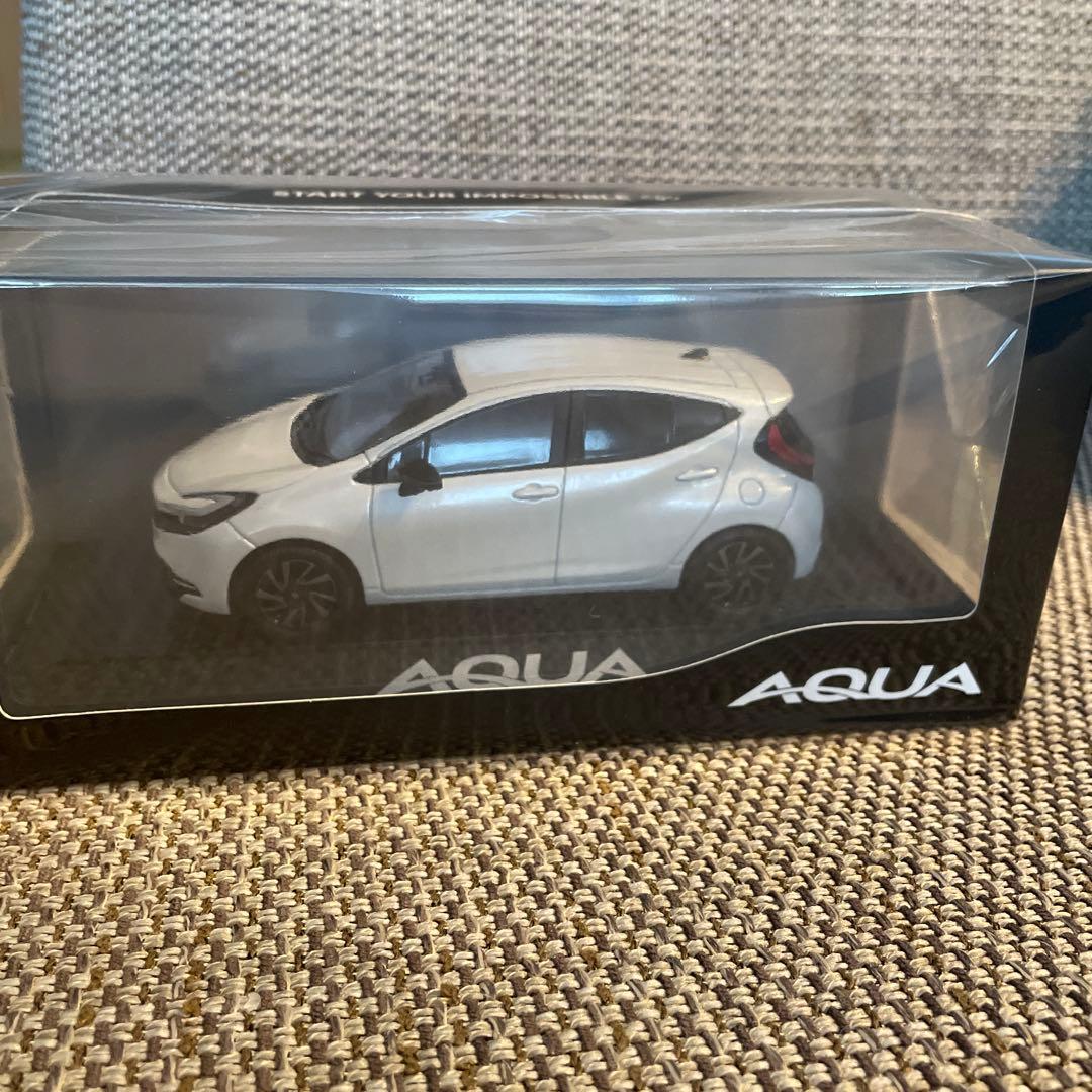 トヨタ　新型アクア　ミニカー