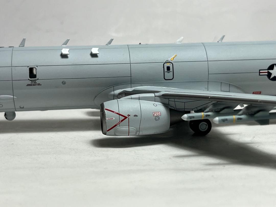 アカデミー　1/144 P-8A 対潜哨戒機　（完成品）