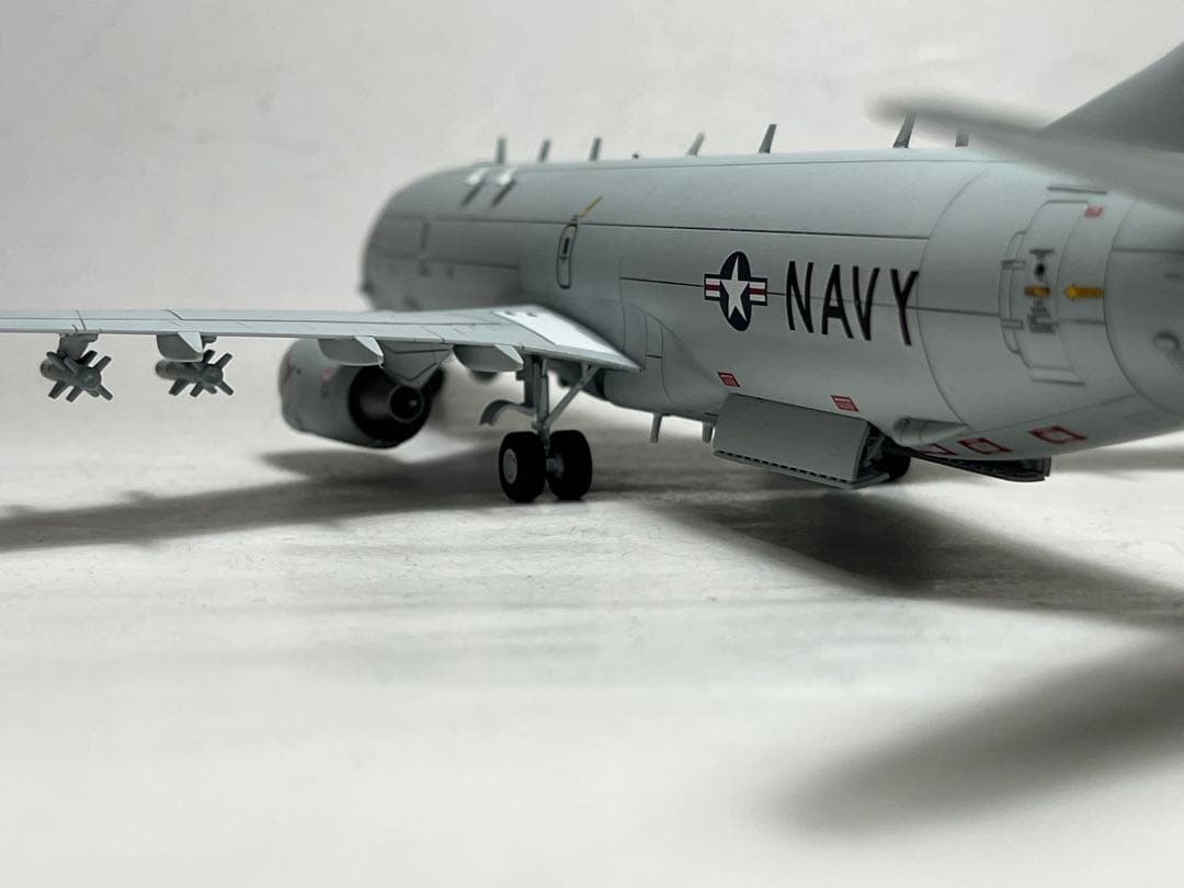 アカデミー　1/144 P-8A 対潜哨戒機　（完成品）