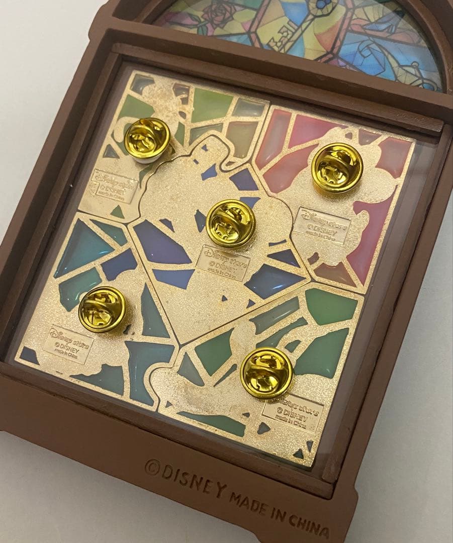 ディズニーストア　ステンドグラスピン 限定品　心斎橋店オープン記念　ピンバッジ