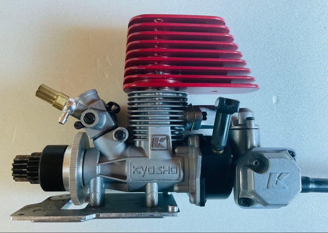 ディアゴスティィーニ　フェラーリ7/1 スケール　エンジンラジコンカー