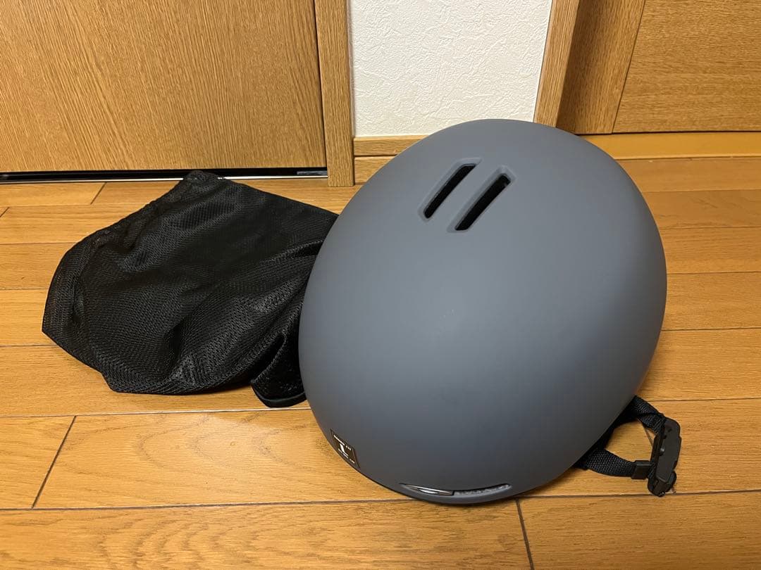 オークリー　ヘルメット Lサイズ 収納バッグ付き