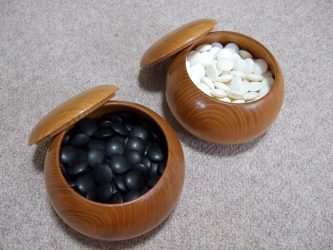 蛤碁石 那智黒石 32号碁石 白183個 黒182個 欅特大碁筍 / 囲碁