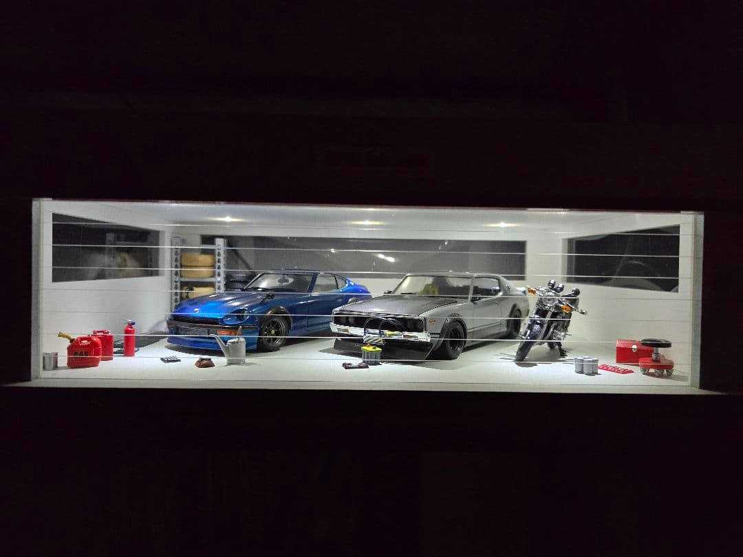 照明付きガレージ（整備道具付き）　フェアレディZ　スカイライン　バイク　1/24