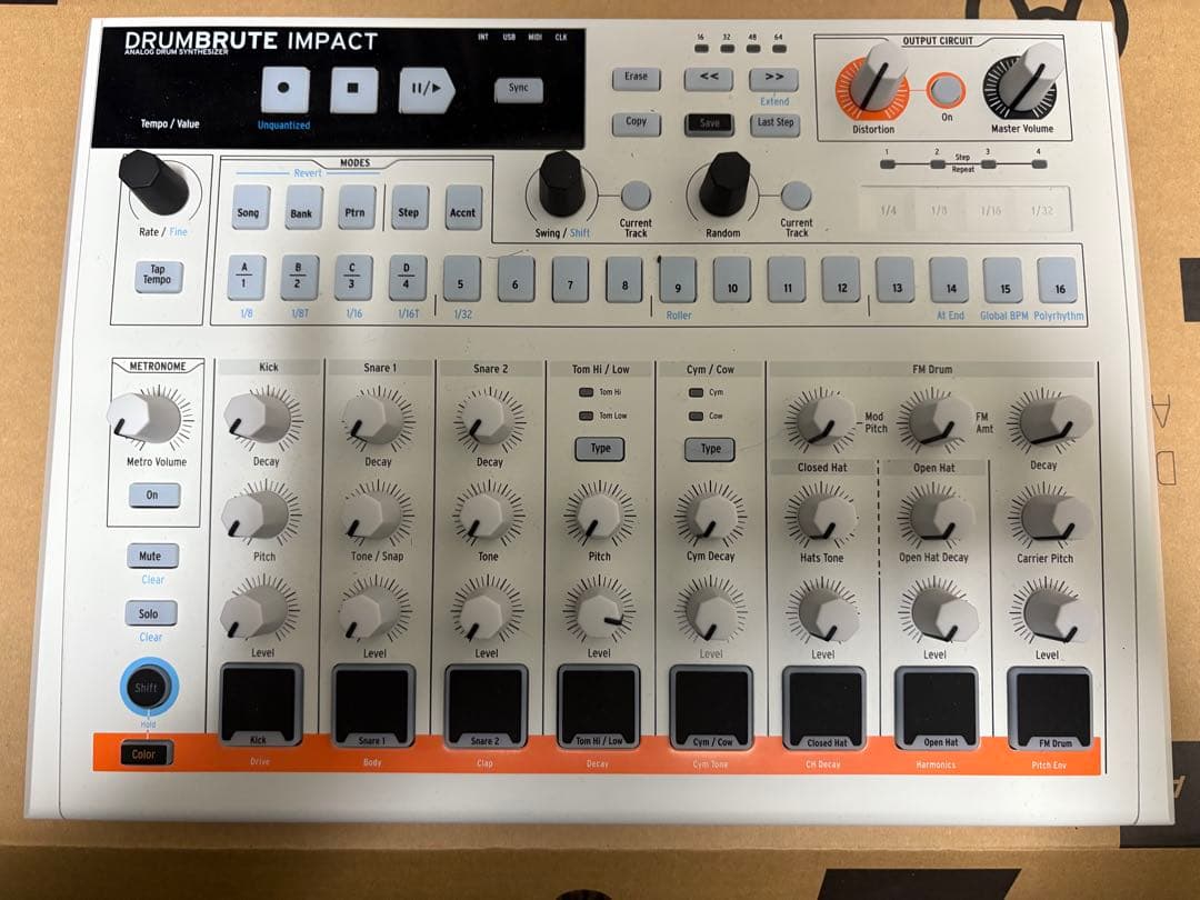 Drumbrute Impact 1984 アナログドラムマシン