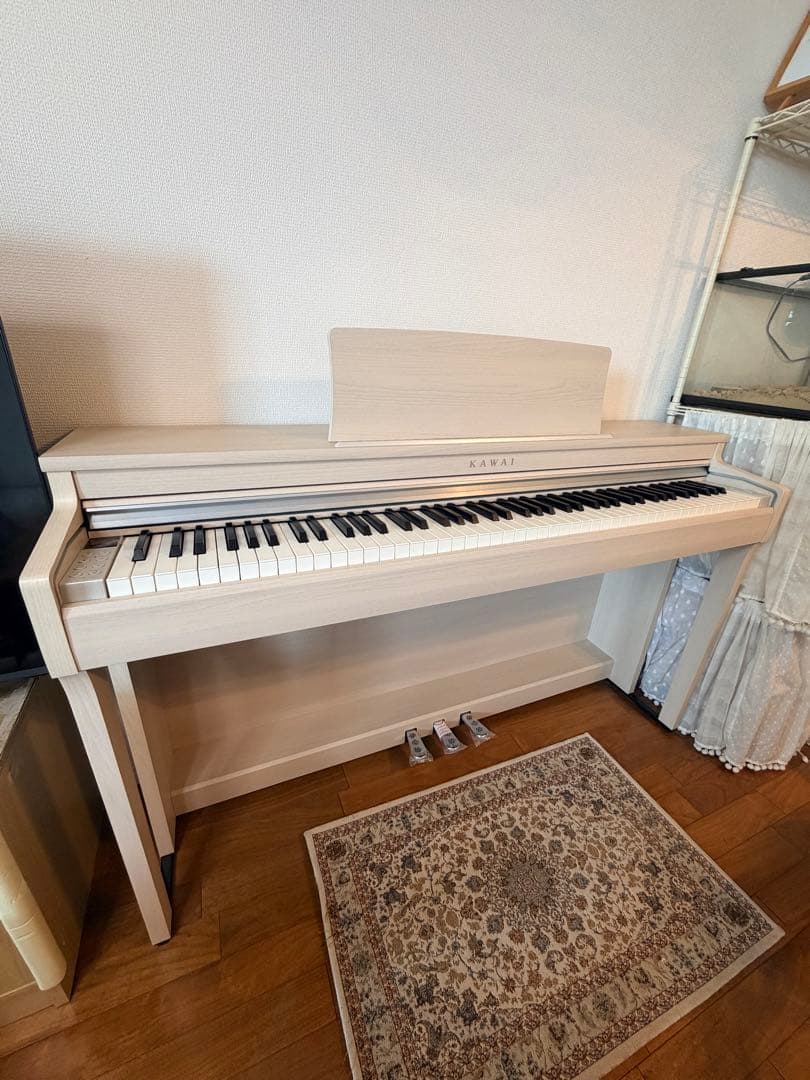【美品】 KAWAI　CN201A　2022年12月購入品　ホワイト 椅子無し