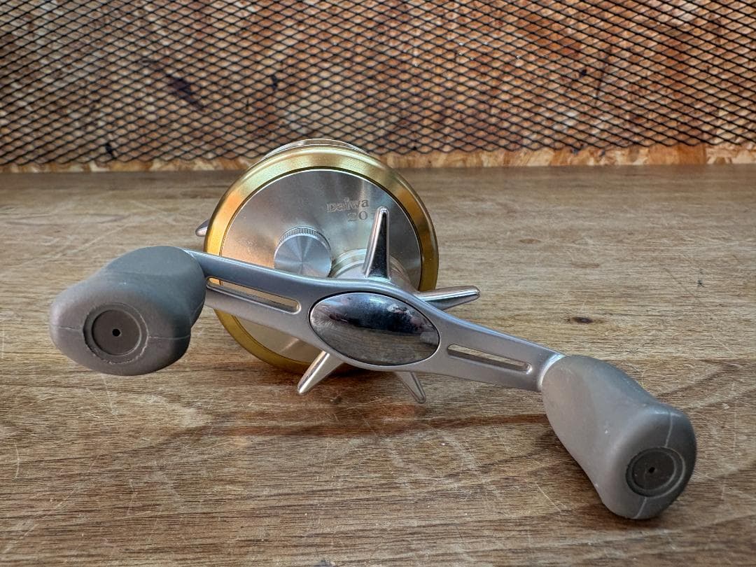 Daiwa★ミリオネア★CV-Z 205★ベイトキャスティングリール