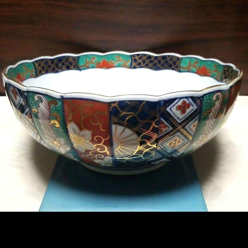 有田焼　葵窯　琳派古伊万里様式金彩　大鉢です