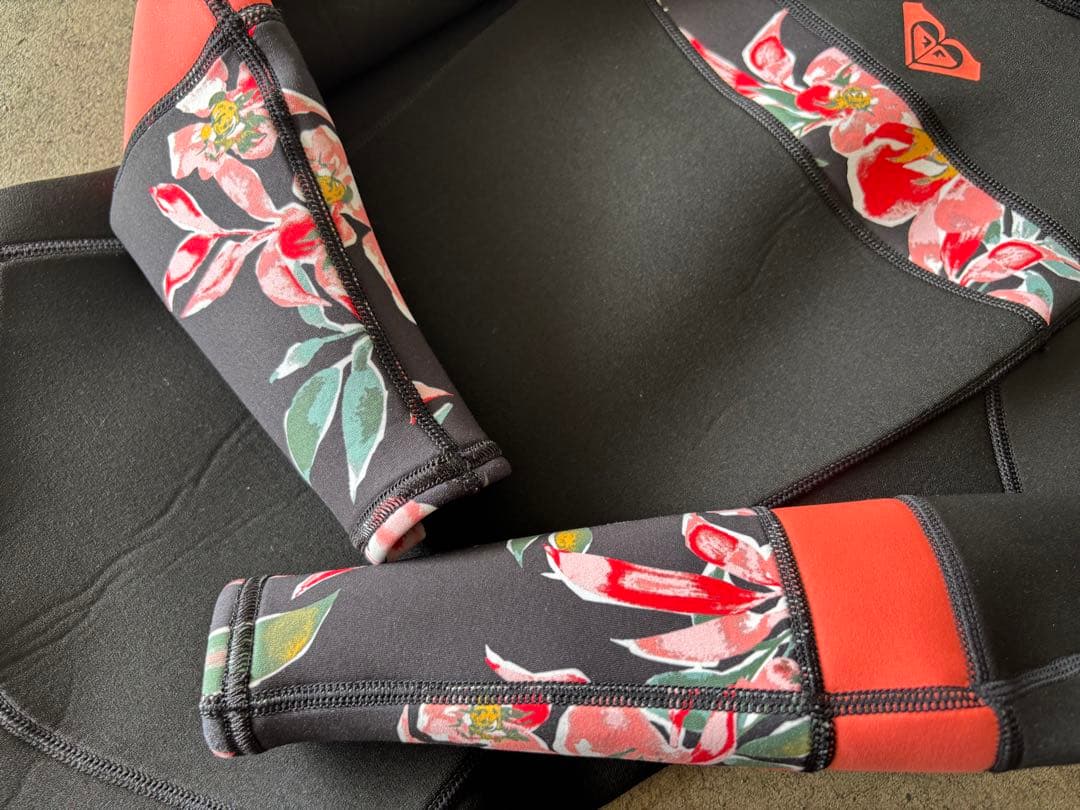 ★送料無料・超美品・お洒落★ロキシー　フルスーツ　ウエットスーツサーフィン可愛い