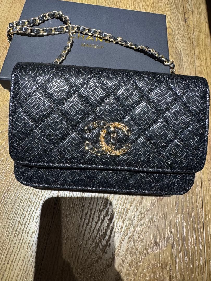 CHANEL ノベルティ　ショルダーバッグ　チェーンウォレット　キルティング