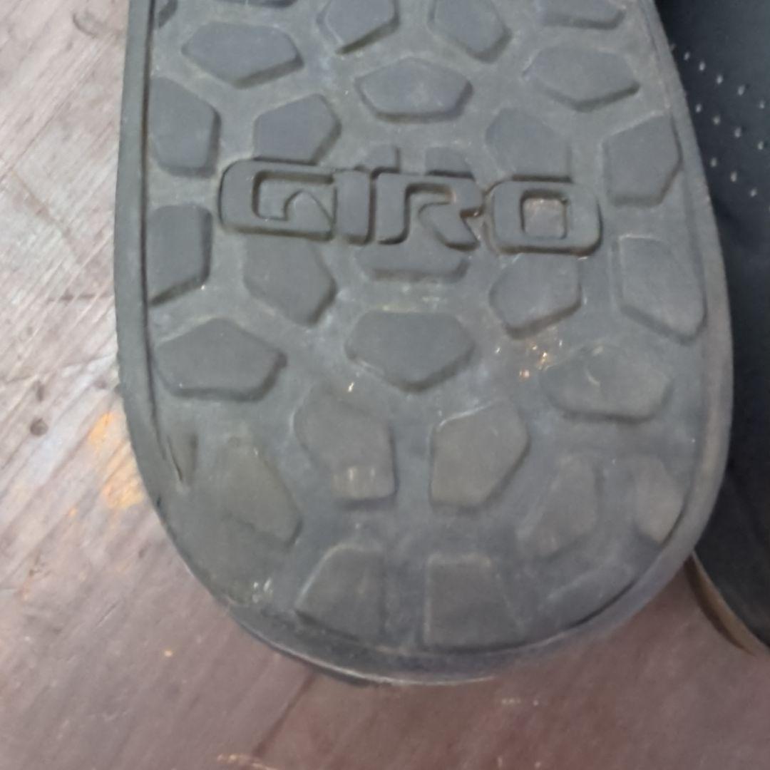 giro サイクリングシューズ　ラッチ