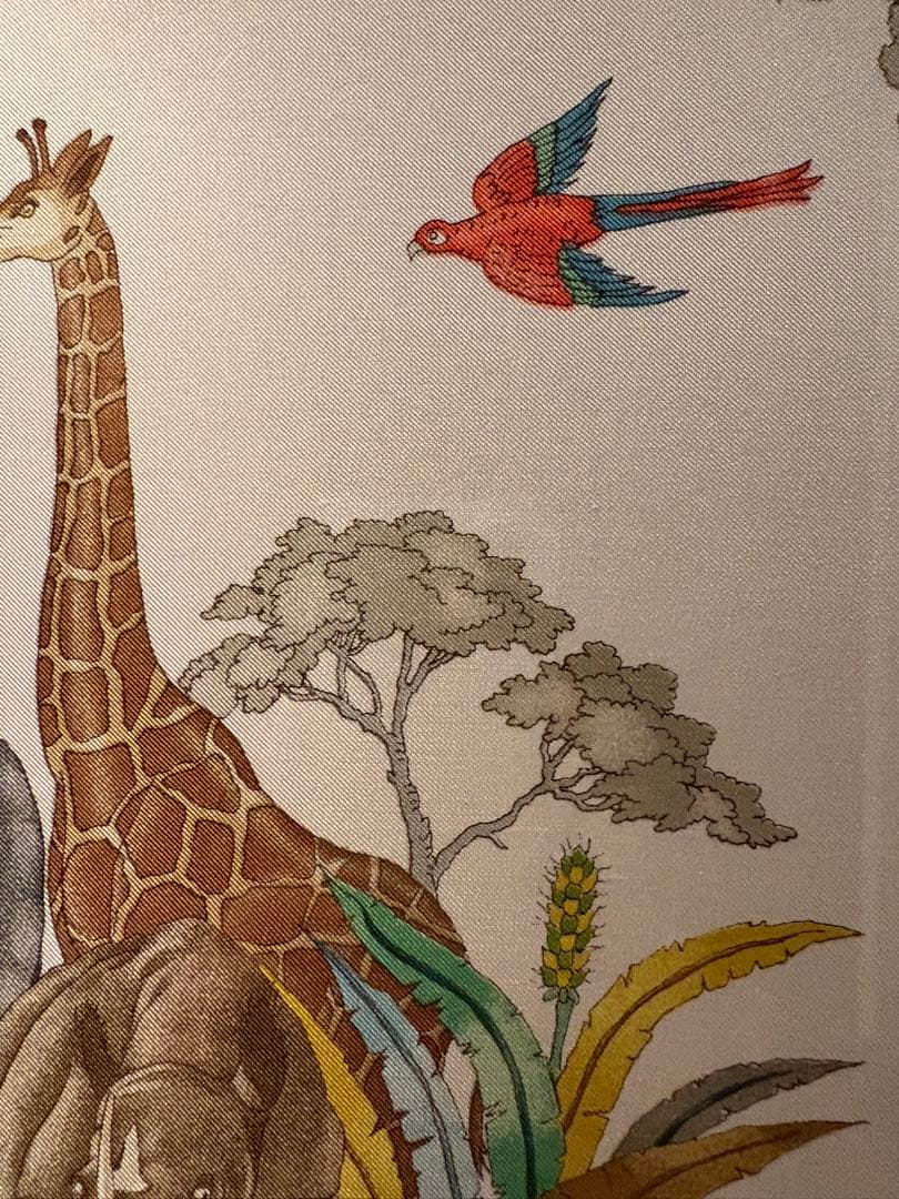 Gucci の動物柄スカーフの額装 86センチ×86センチの正方形