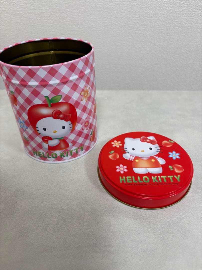 美品♡ご当地キティ根付け、キーホルダー、ピンズ　60個まとめ売り＋りんごキティ缶