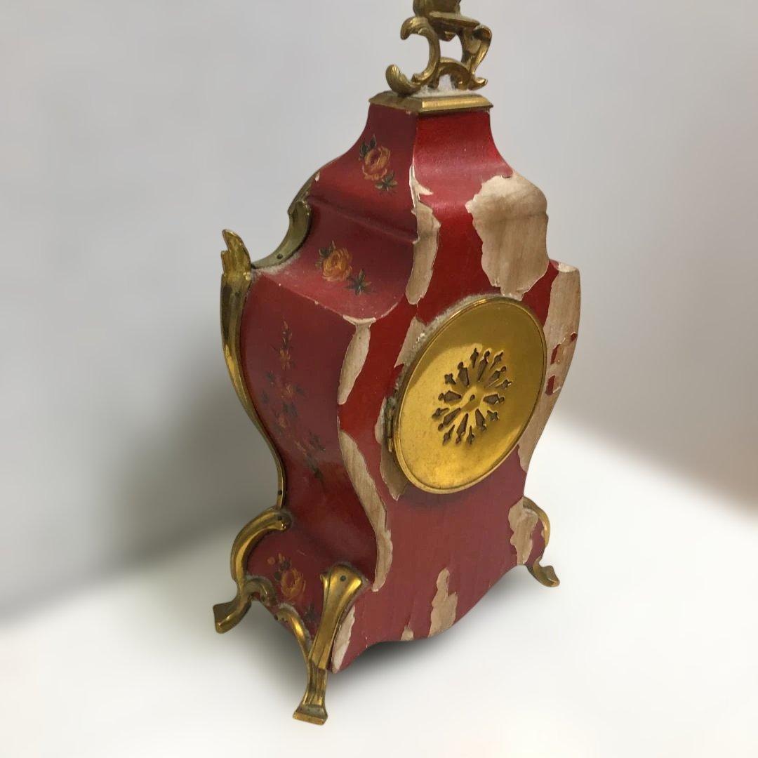 送料無料 アンティーク風 置時計 手巻き式 花模様 ゴールド装飾 251104