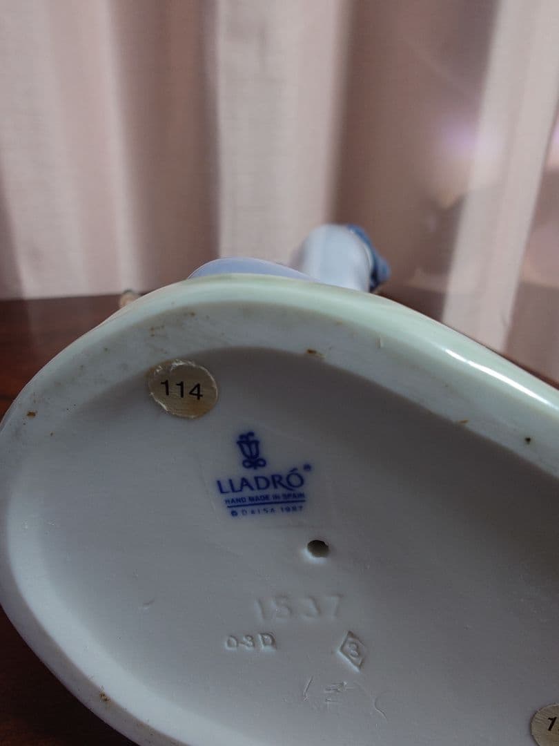 専用J様　LLADRO　青と白の陶器製女性像と犬