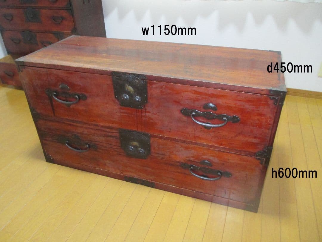 伝統的な日本のアンティーク木製箪笥