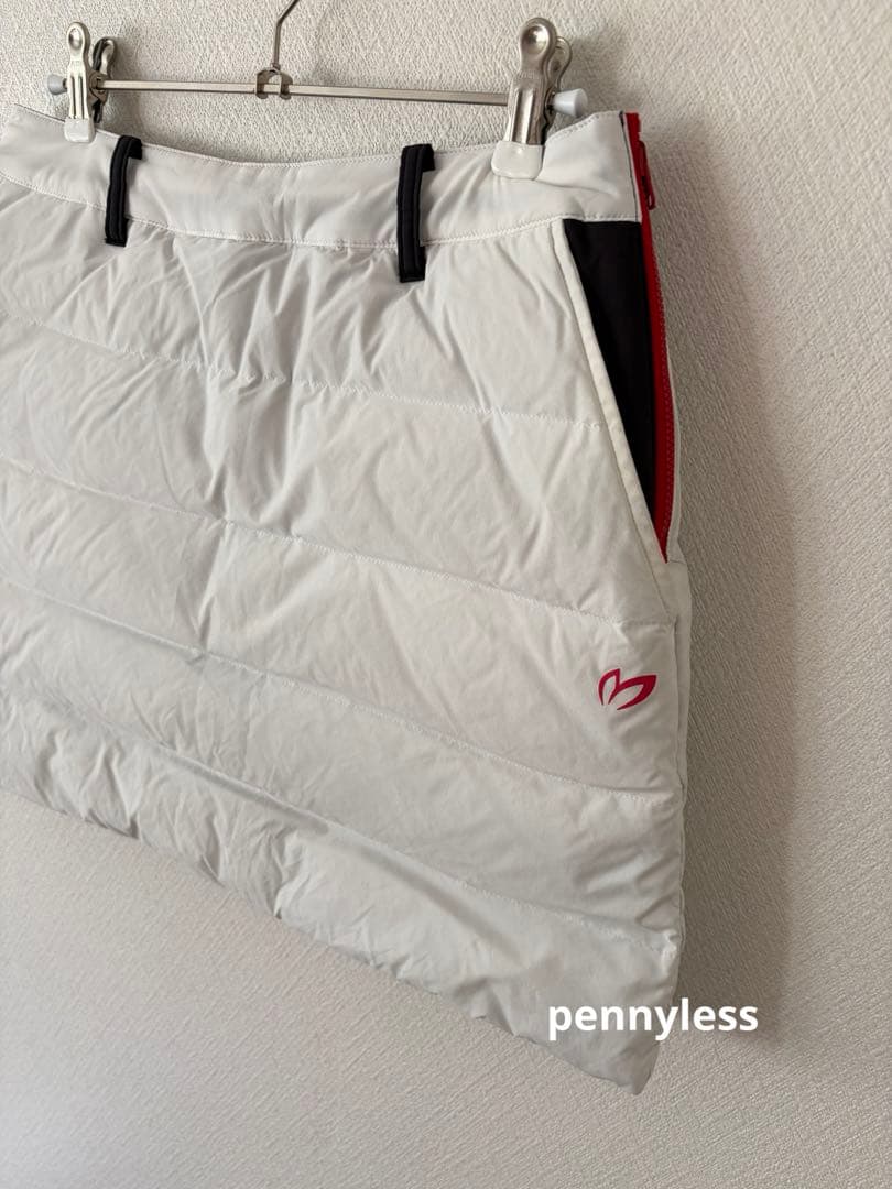 マスターバニーエディショ白x黒リバーシブル　ダウンスカートS