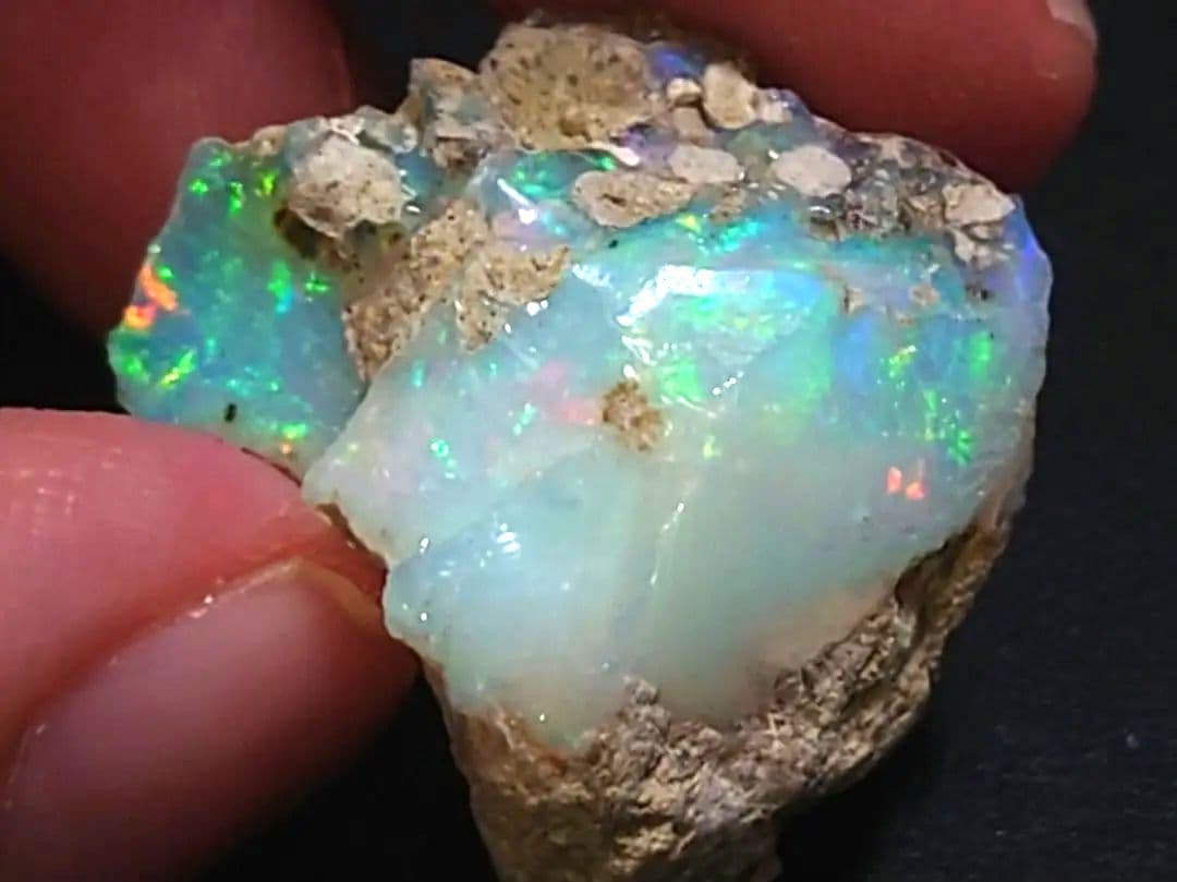 エチオピアウェロ産オパール　ジュエリー　グレード　プレシャス　遊色　鉱物標本