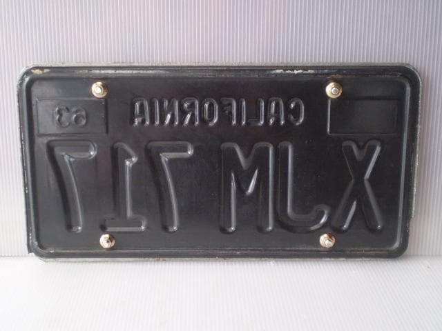 XJM 717' California'カルフォルニアライセンスプレート。