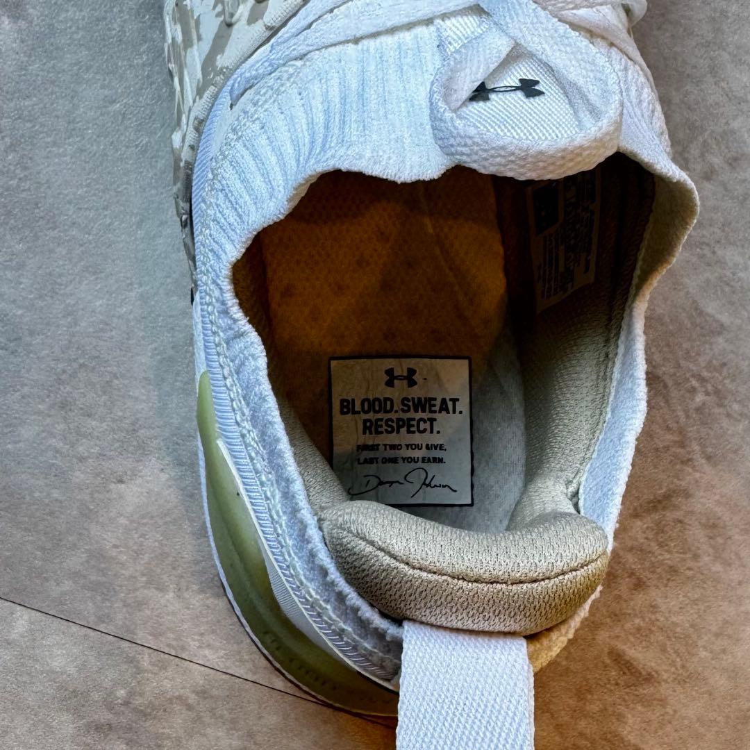 【美品】アンダーアーマー28.5cm　プロジェクトロック４　トレーニングシューズ