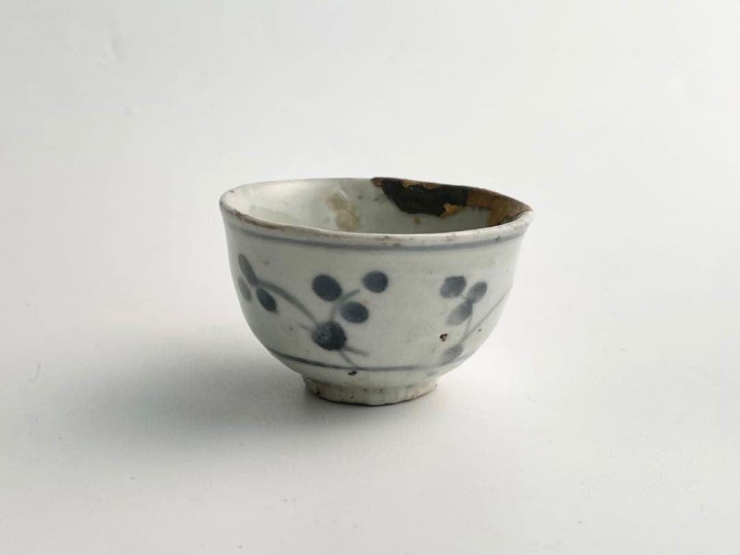 骨董　アンティーク　初期伊万里　染付　薺文　盃　酒器　酒盃　杯　金継ぎ　金繕い