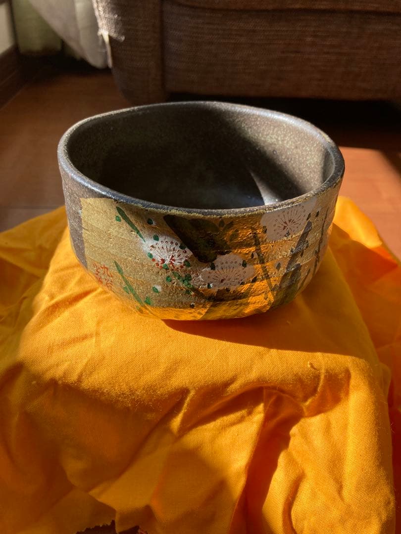 九谷焼　金箔梅抹茶碗 光陽窯　山田登陽志作　木箱付き