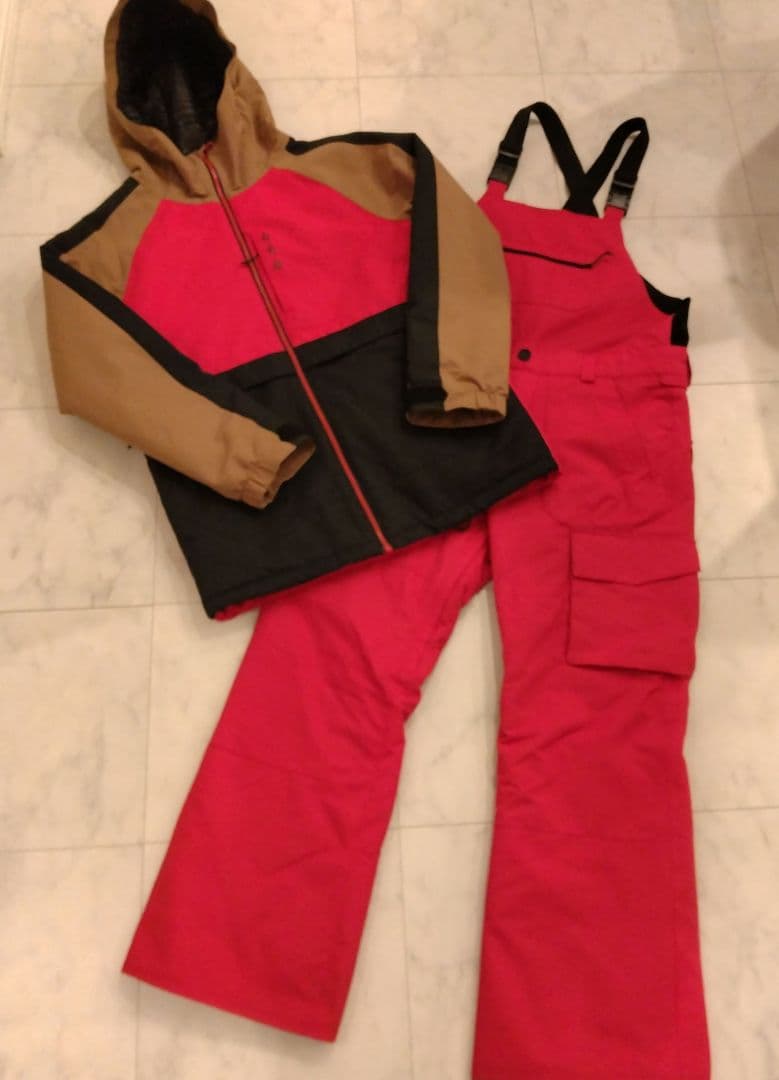 期間限定値下げ！ボルコムVOLCOMボーイズ上下セット サイズXL160cm