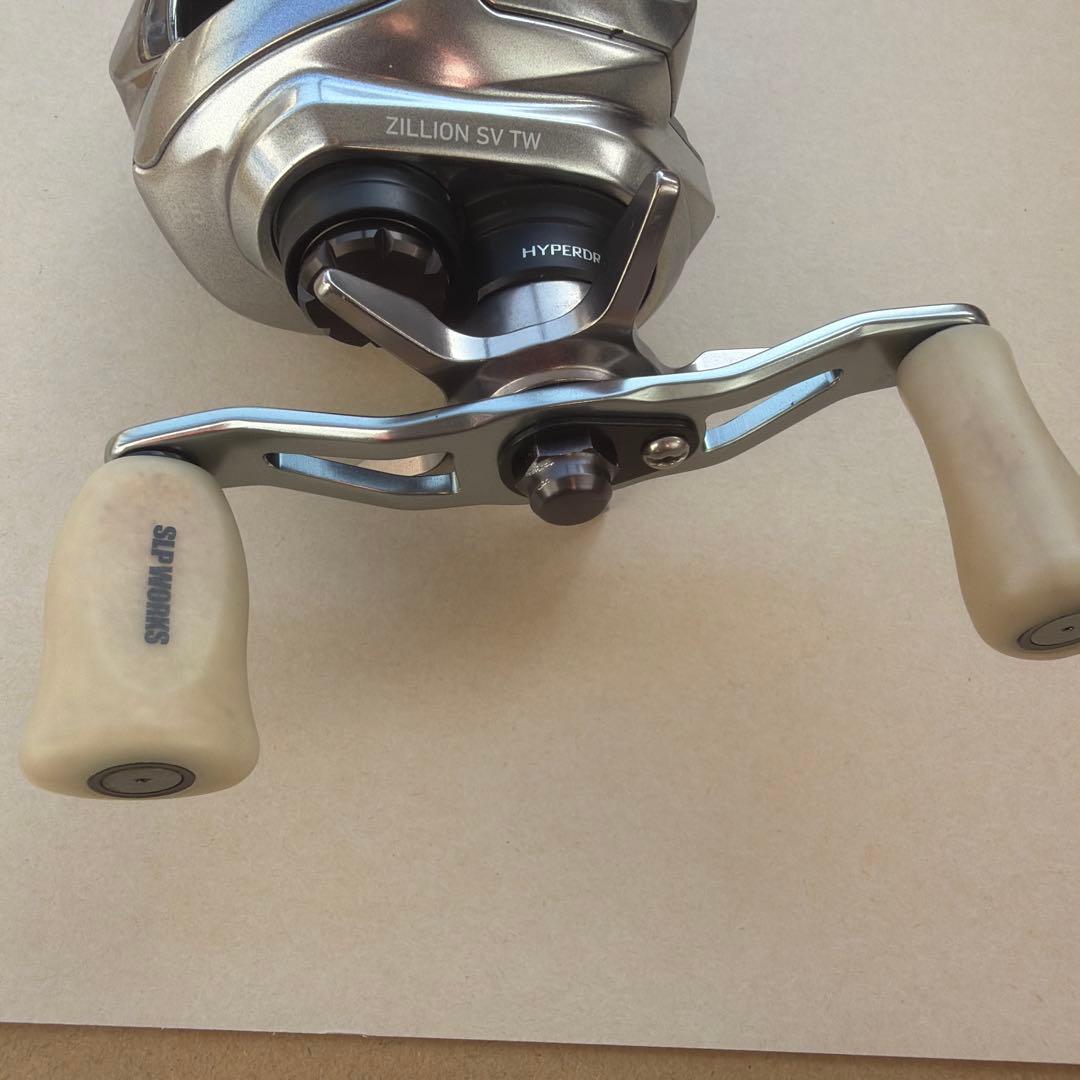『ダイワ』21ジリオンSVTW1000XH（ギヤ比8.5）純正カスタム★超美品