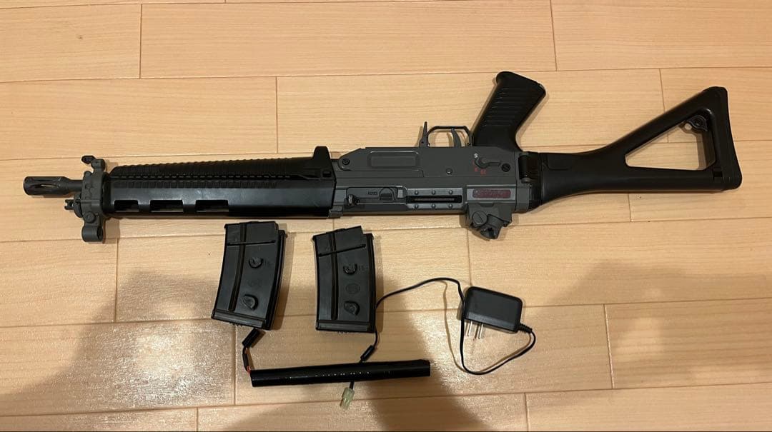 東京マルイ　電動ガン SIG 551 バースト　マガジン2個 充電器付き