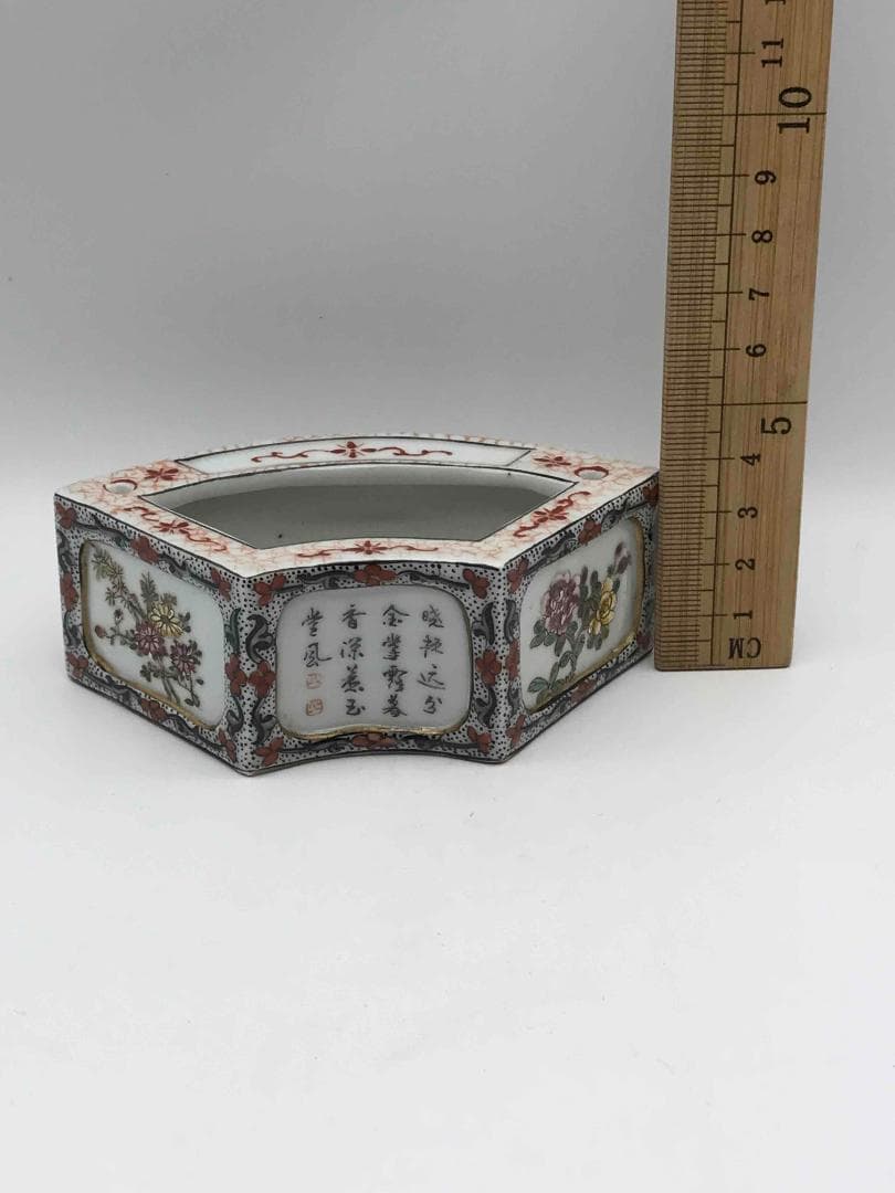 清道光時代 【大清道光年製】在銘 粉彩 琺瑯彩金彩錦雞墨彩詩文水丞(F-16)