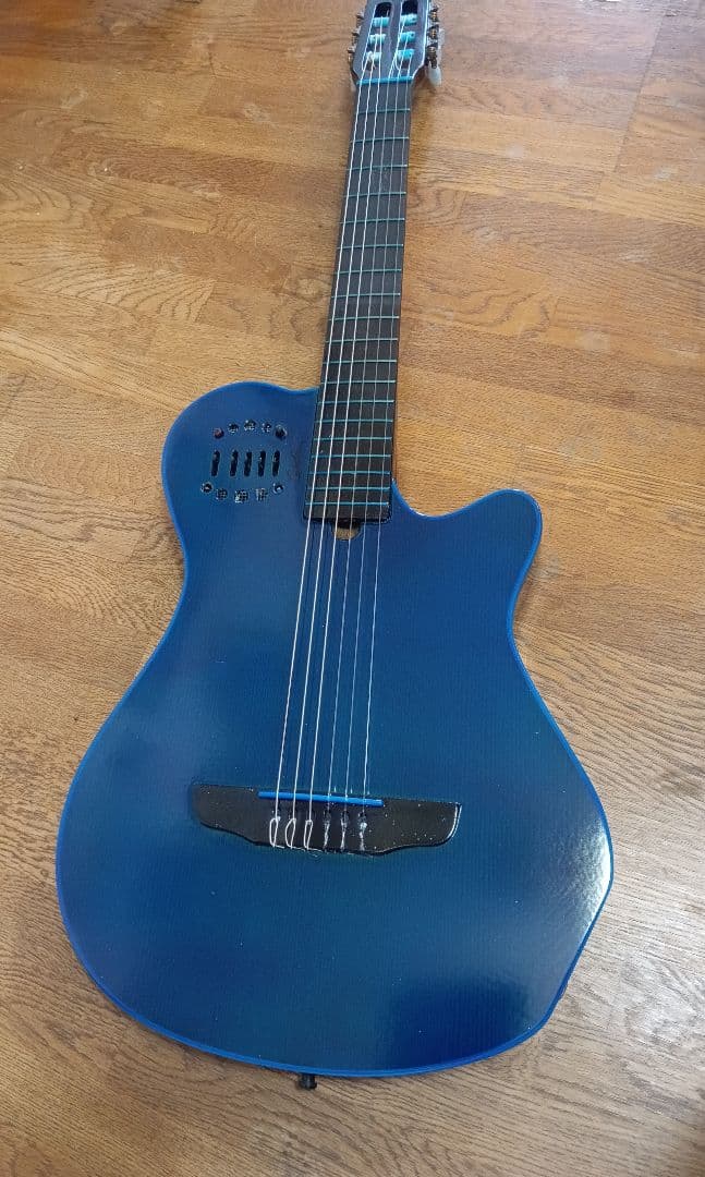 Godin Multiac エレアコ・オーシャンブルー仕立て